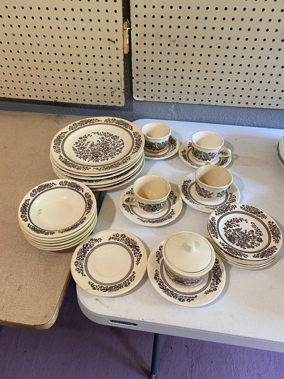 Floral print dinnerware