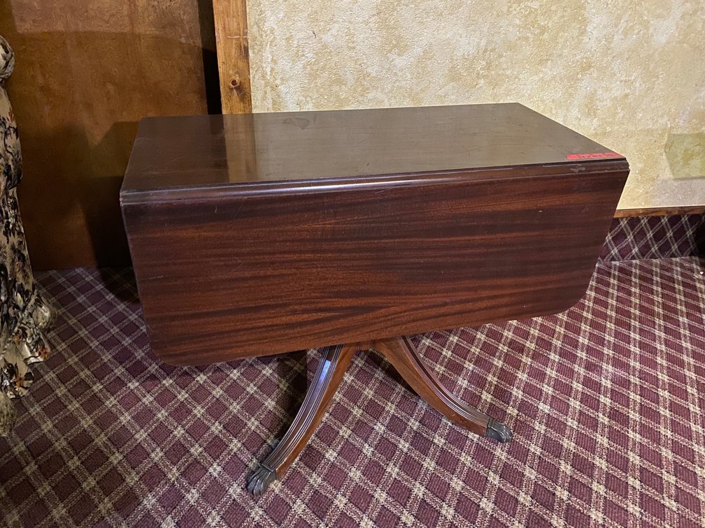 Drop leaf table