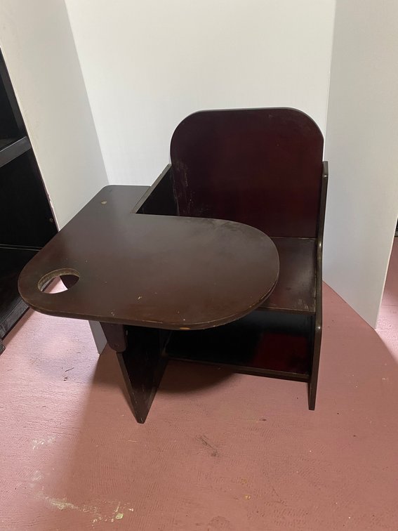 Small child's desk