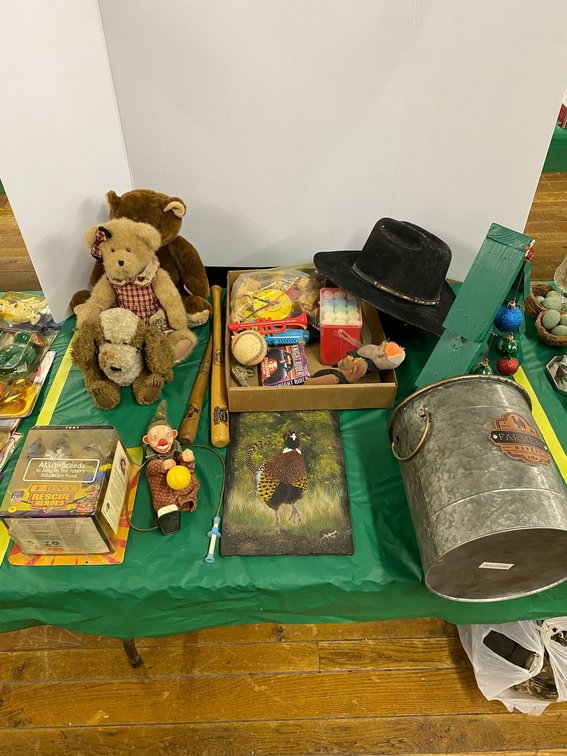 Stuffed Bears, painting on slate, Toys, Cowboy Hat, Souvenir, Small baseball Bats