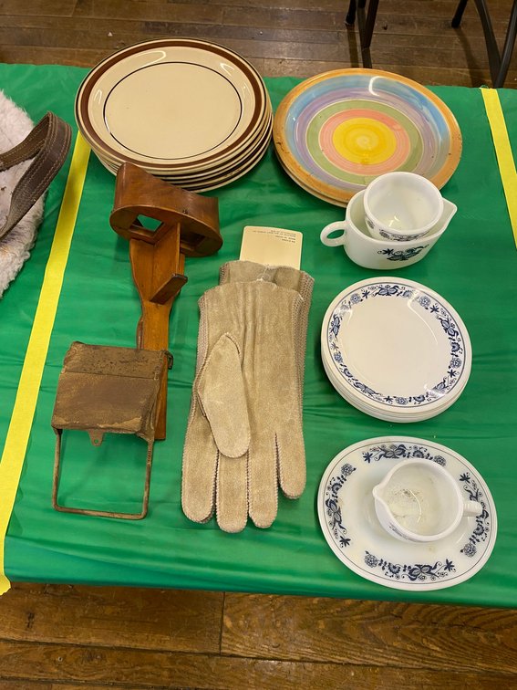 Dishware, Gloves, Stereoscope, Misc. Many Pieces of Pyrex Dishware