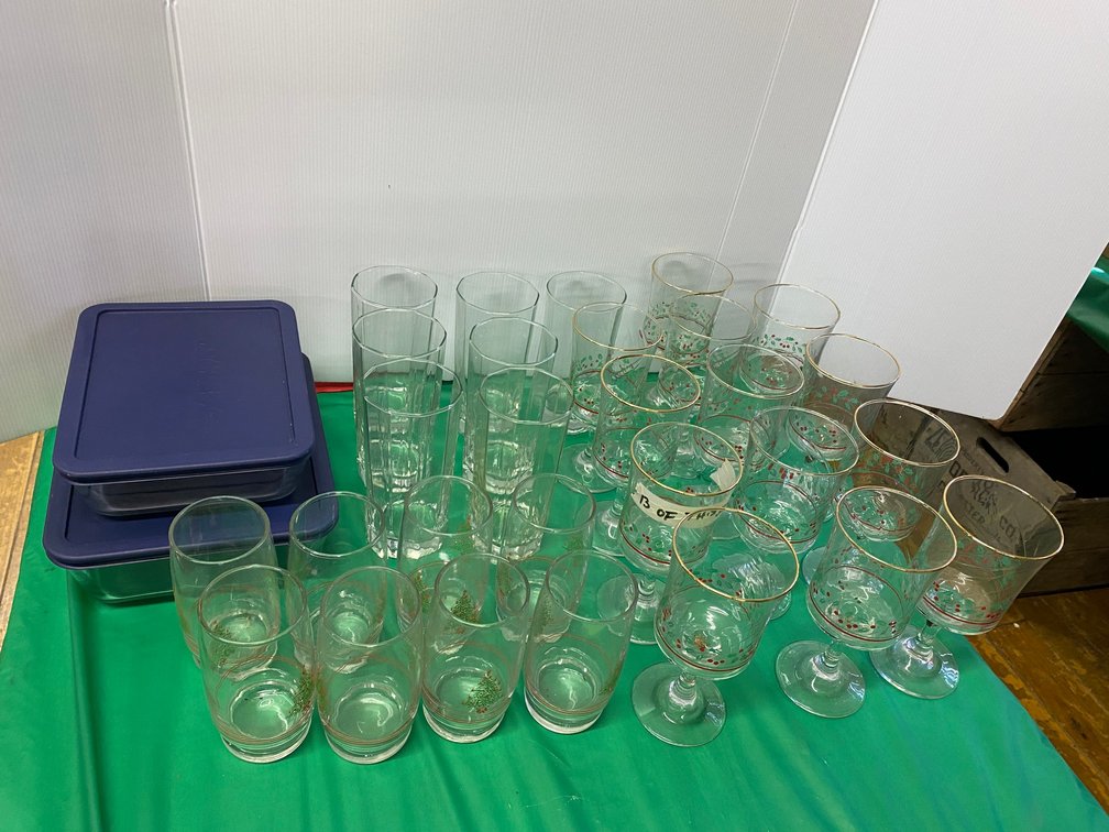 Glassware, Pyrex dishes,
