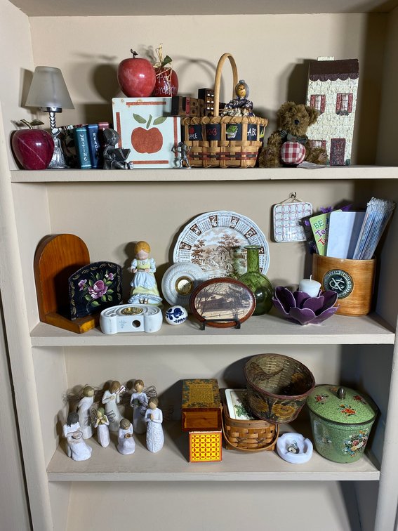 Shelf Lot of Decorator Items