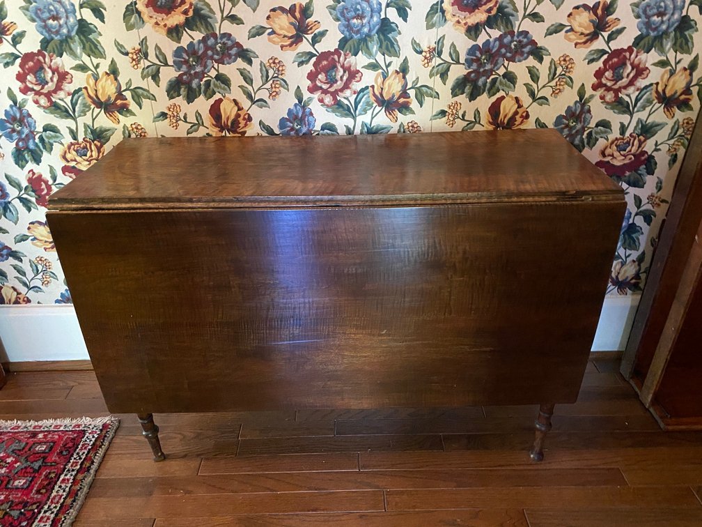 Gate Leg Style Drop Leaf table