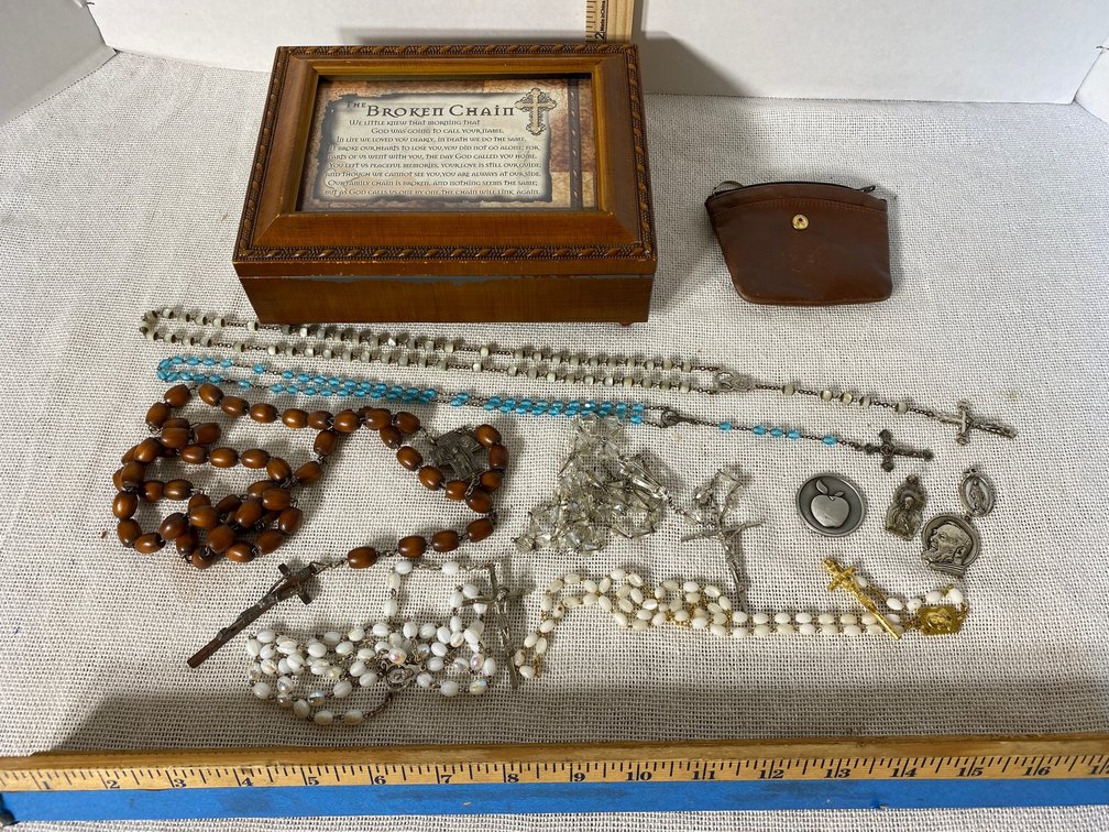 Broken Chain Music Box Jewelry Box, Religious Related Roseries, Charms