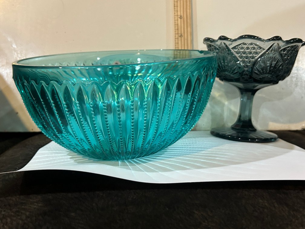 Fenton bowl, pedestal bowl