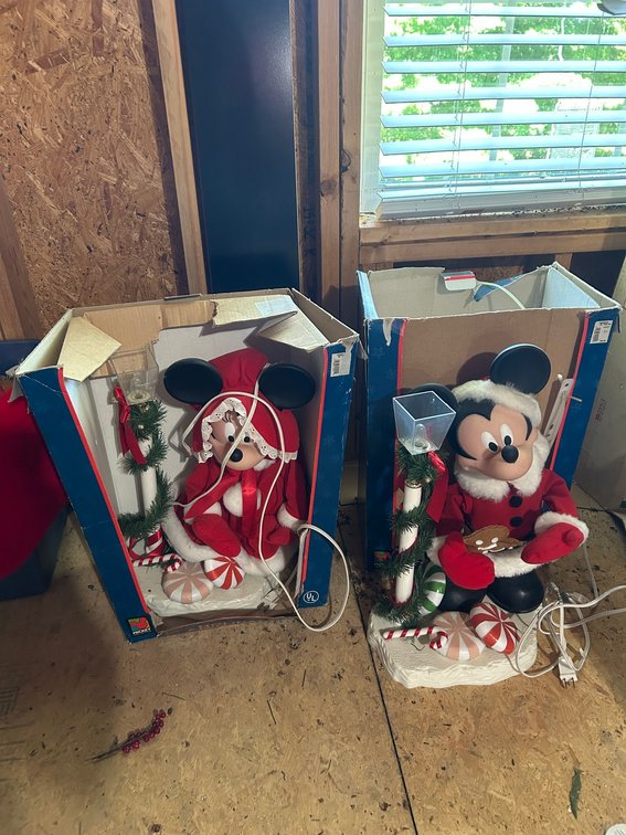 Animated Mickey and Minnie Mouse Figures