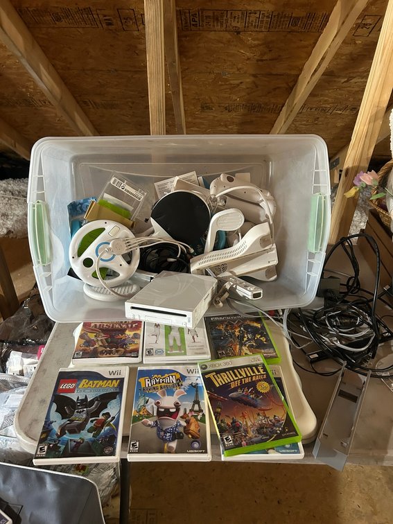 WII Gaming System, with Gaming Cartriges