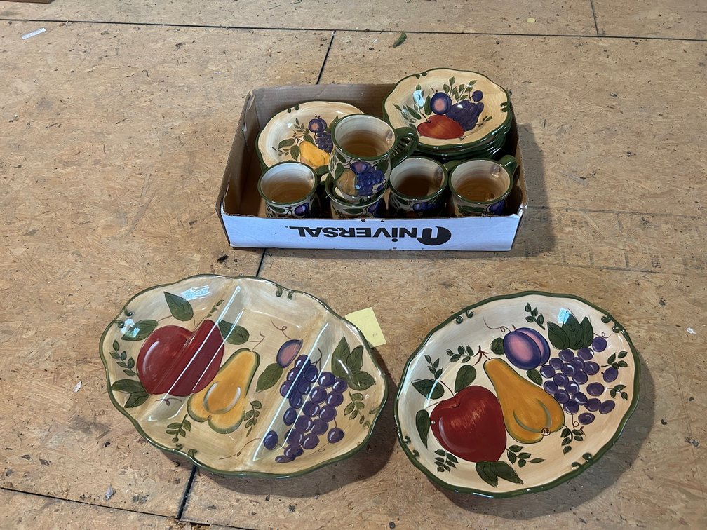 Plates, Cups, Trays