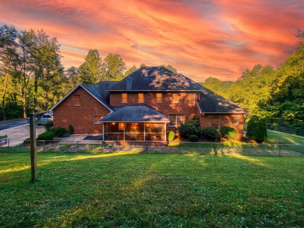 Image for Elegant 6 Bedroom Brick Estate Offering Luxury & Privacy on 20 Acres