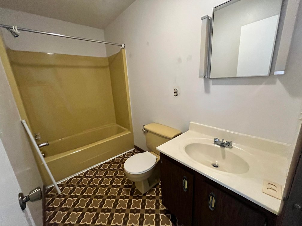 Image for SOLD $77,000 - 2 Bedroom Townhome in St. Albans with River Views