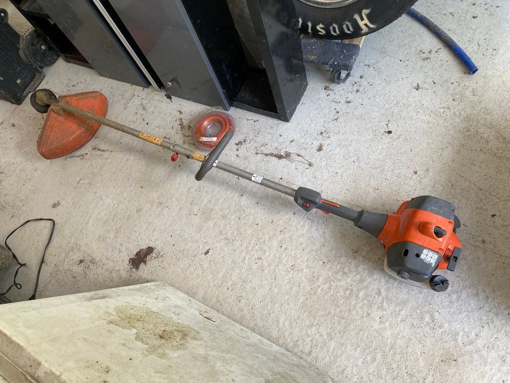 Husqvarna Model 128 LD Gas Powered Weedeater