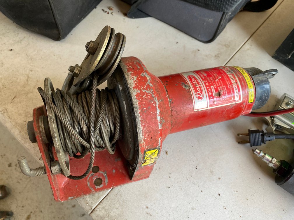 Dayton 12 Volt DC Winch  1500 Pound Capacity