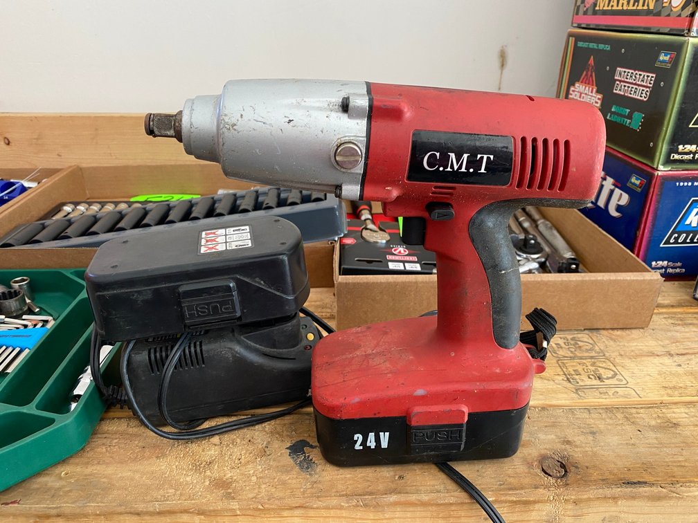 24 volt Battery Powered Impact Wrench