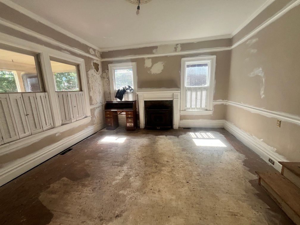 Image for SOLD $50,600 - Brick 4 Bedroom in Huntington Selling to the Highest Bidder