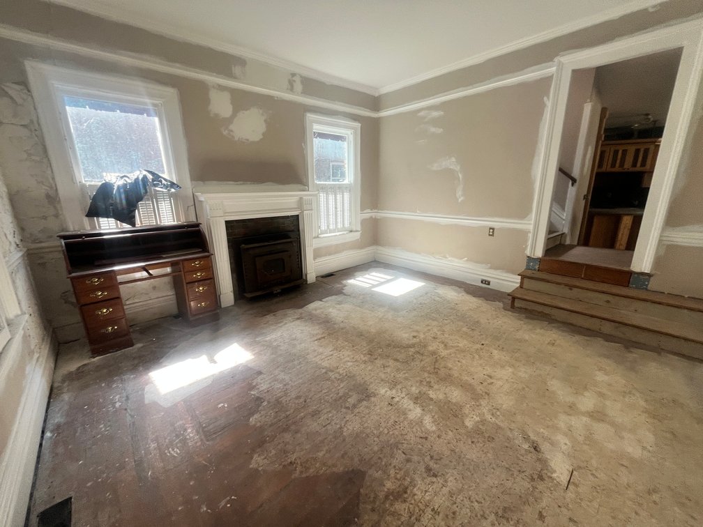 Image for SOLD $50,600 - Brick 4 Bedroom in Huntington Selling to the Highest Bidder
