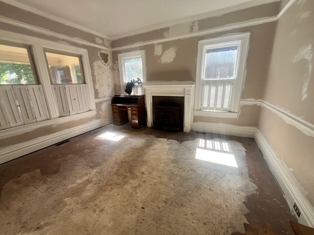 Image for SOLD $50,600 - Brick 4 Bedroom in Huntington Selling to the Highest Bidder
