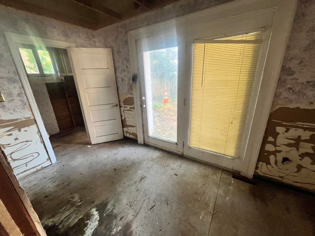 Image for SOLD $50,600 - Brick 4 Bedroom in Huntington Selling to the Highest Bidder
