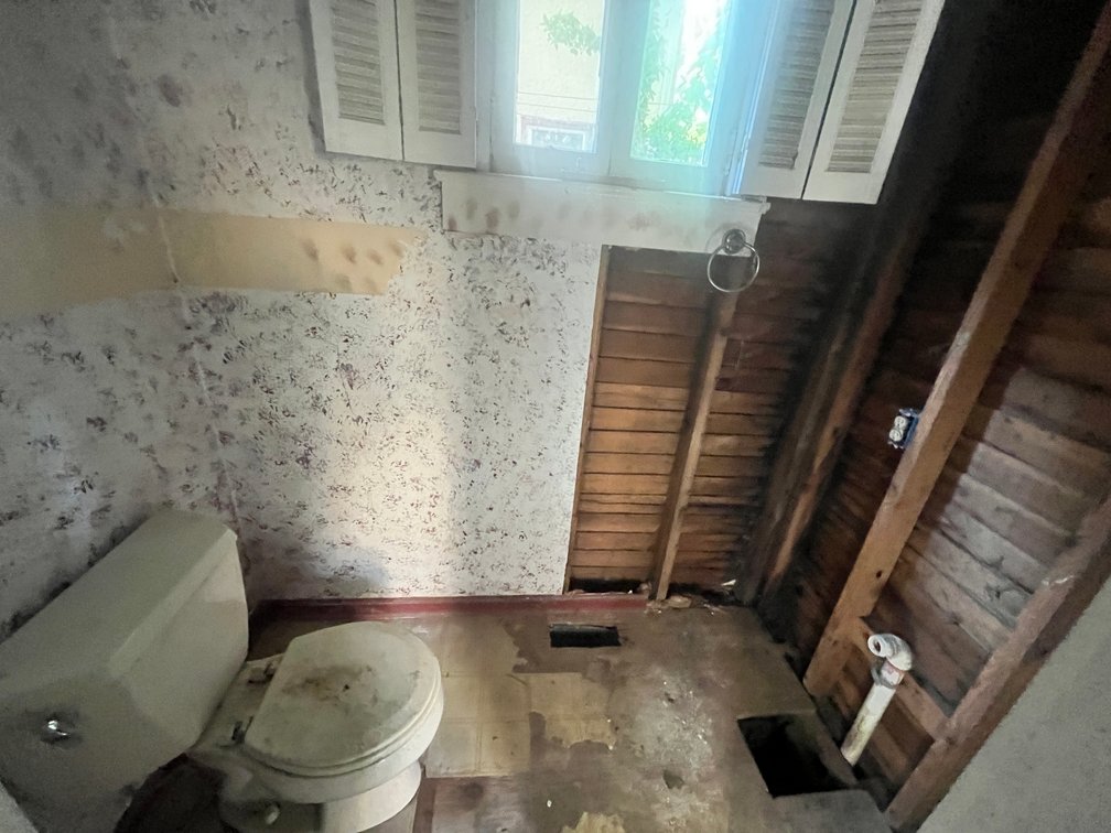 Image for SOLD $50,600 - Brick 4 Bedroom in Huntington Selling to the Highest Bidder