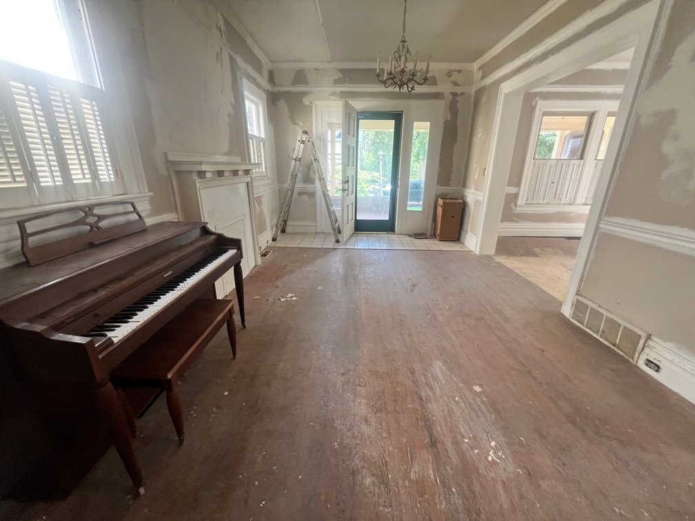 Image for SOLD $50,600 - Brick 4 Bedroom in Huntington Selling to the Highest Bidder