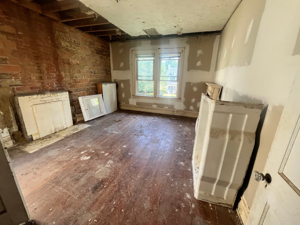 Image for SOLD $50,600 - Brick 4 Bedroom in Huntington Selling to the Highest Bidder