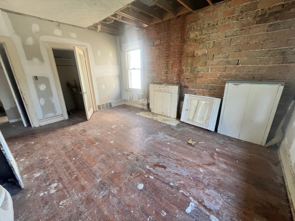 Image for SOLD $50,600 - Brick 4 Bedroom in Huntington Selling to the Highest Bidder