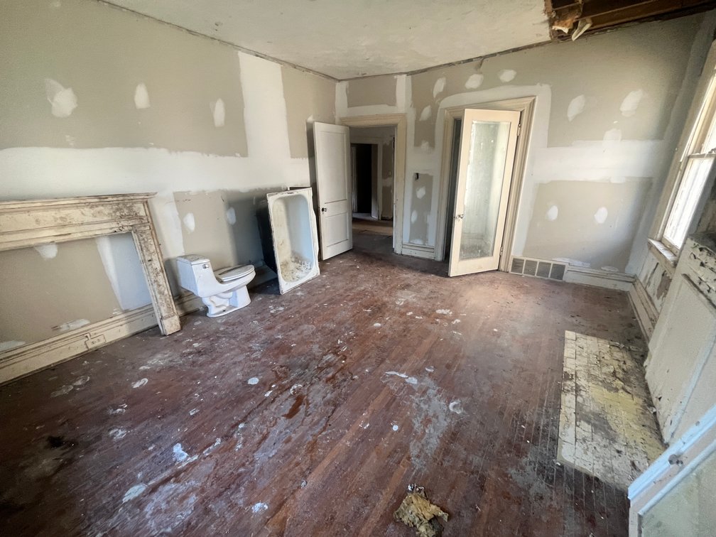 Image for SOLD $50,600 - Brick 4 Bedroom in Huntington Selling to the Highest Bidder