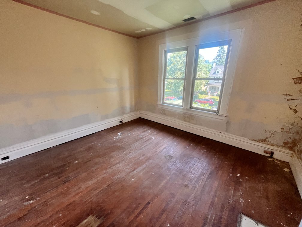 Image for SOLD $50,600 - Brick 4 Bedroom in Huntington Selling to the Highest Bidder