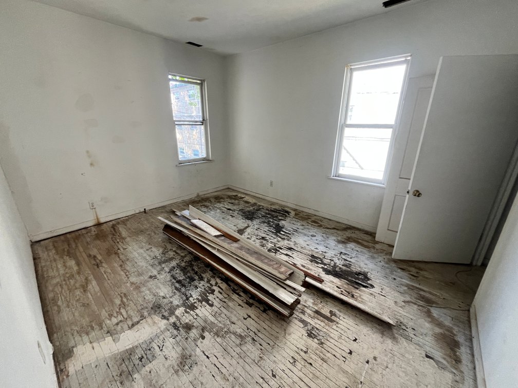 Image for SOLD $50,600 - Brick 4 Bedroom in Huntington Selling to the Highest Bidder