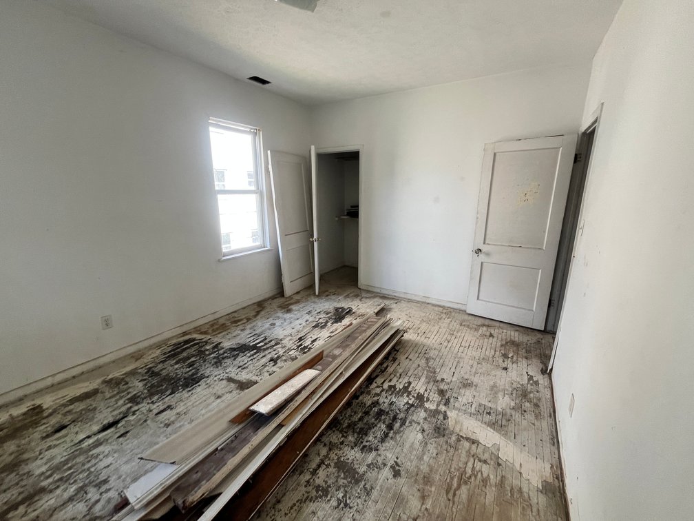 Image for SOLD $50,600 - Brick 4 Bedroom in Huntington Selling to the Highest Bidder