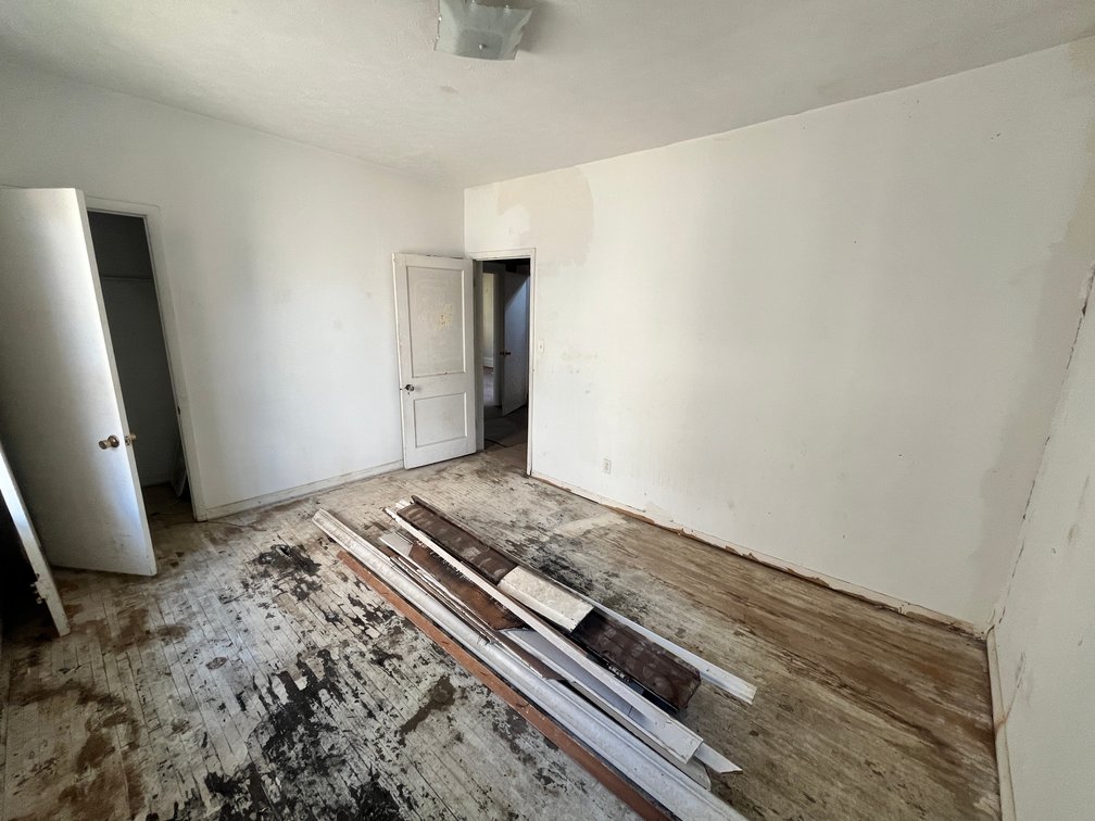 Image for SOLD $50,600 - Brick 4 Bedroom in Huntington Selling to the Highest Bidder