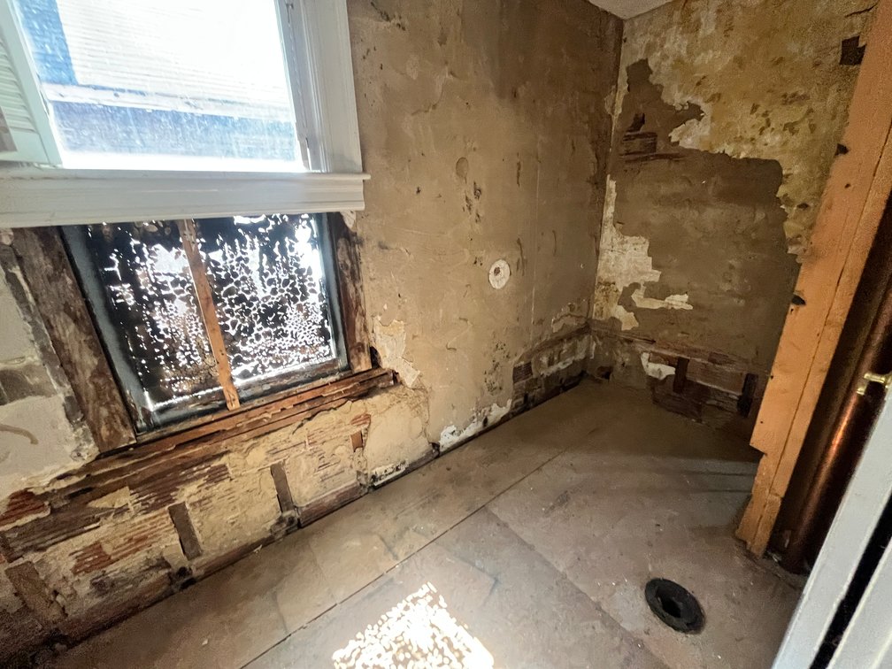 Image for SOLD $50,600 - Brick 4 Bedroom in Huntington Selling to the Highest Bidder