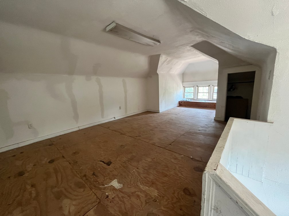 Image for SOLD $50,600 - Brick 4 Bedroom in Huntington Selling to the Highest Bidder