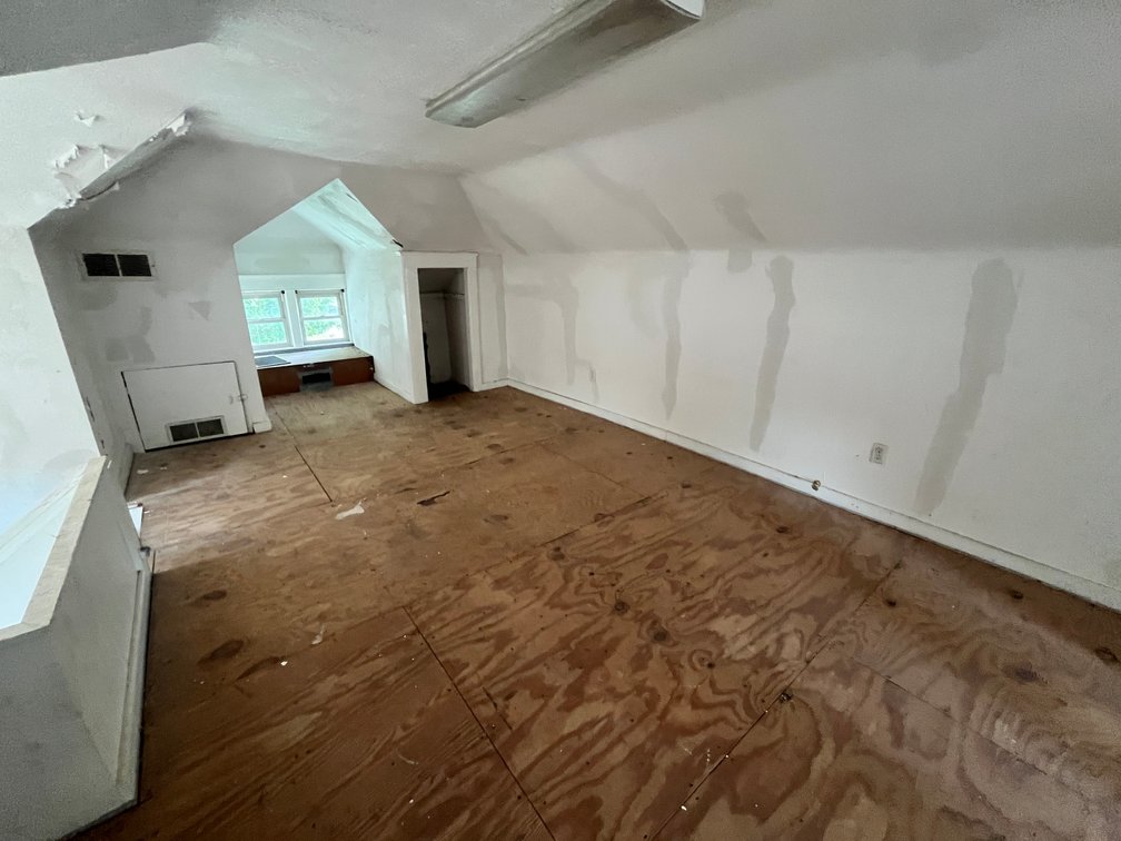 Image for SOLD $50,600 - Brick 4 Bedroom in Huntington Selling to the Highest Bidder