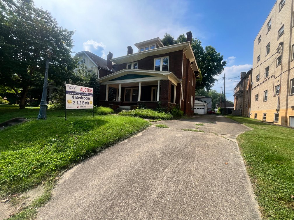 Image for SOLD $50,600 - Brick 4 Bedroom in Huntington Selling to the Highest Bidder