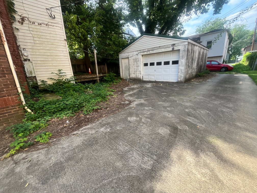 Image for SOLD $50,600 - Brick 4 Bedroom in Huntington Selling to the Highest Bidder