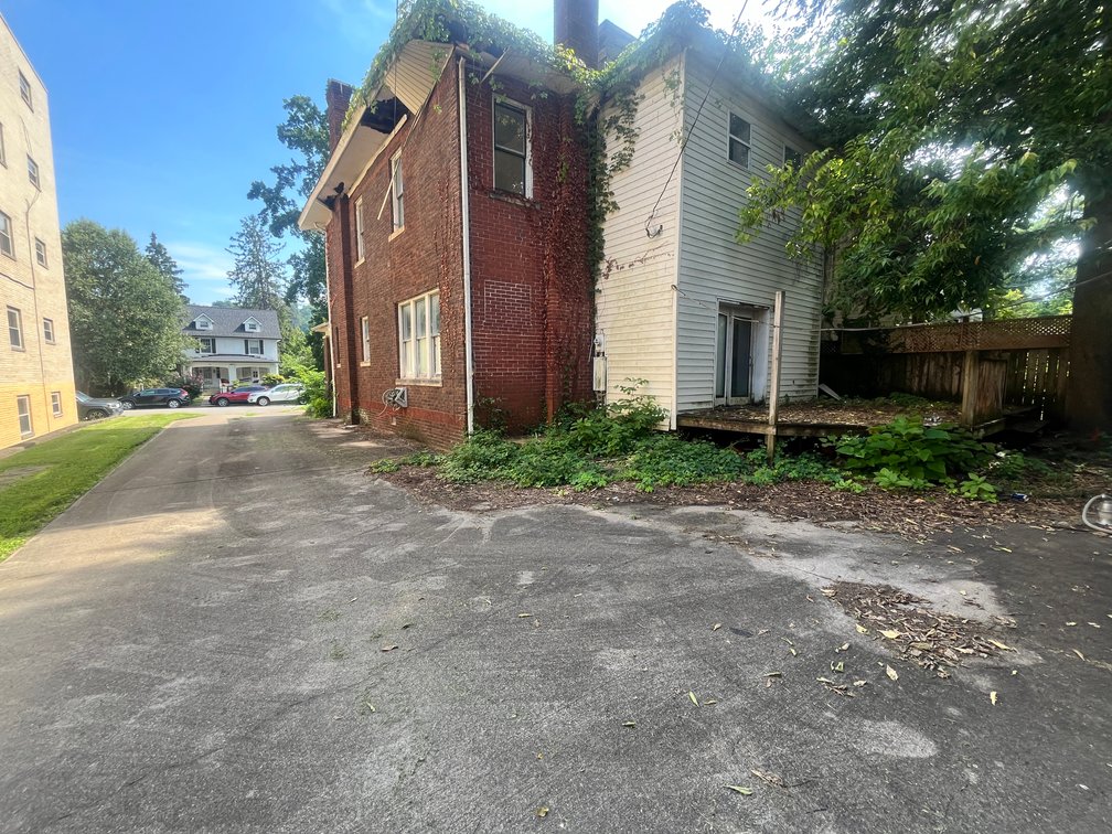 Image for SOLD $50,600 - Brick 4 Bedroom in Huntington Selling to the Highest Bidder