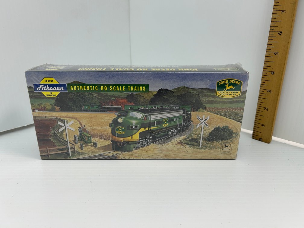 John Deere  HO Scale Engine