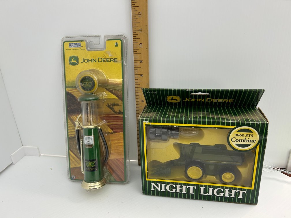John Deere Collectibles - Die-Cast Gas Pump and 9860 STS Combine Night Light