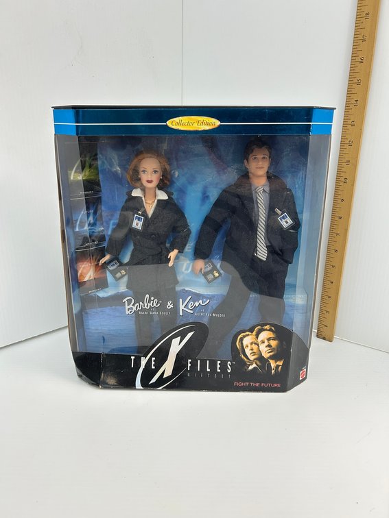 The X-Files Barbie and Ken Collector Edition Giftset - Agents Scully and Mulder