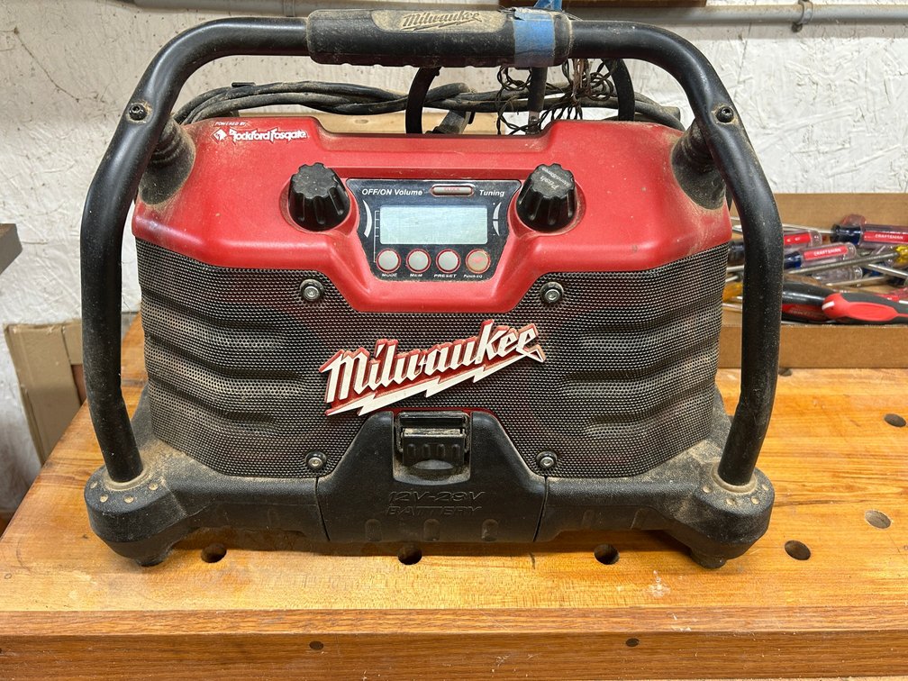 Milwaukee work radio-12 volt-28 volt