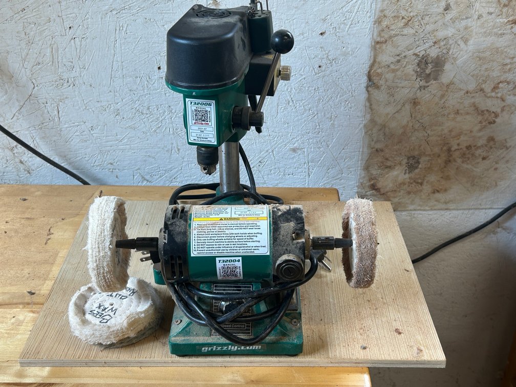 Grizzly model #T32004, 3/4 HP variable speed mini bench top buffer-12" high