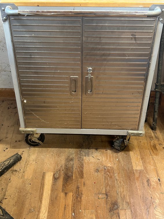 Metal portable tool chest