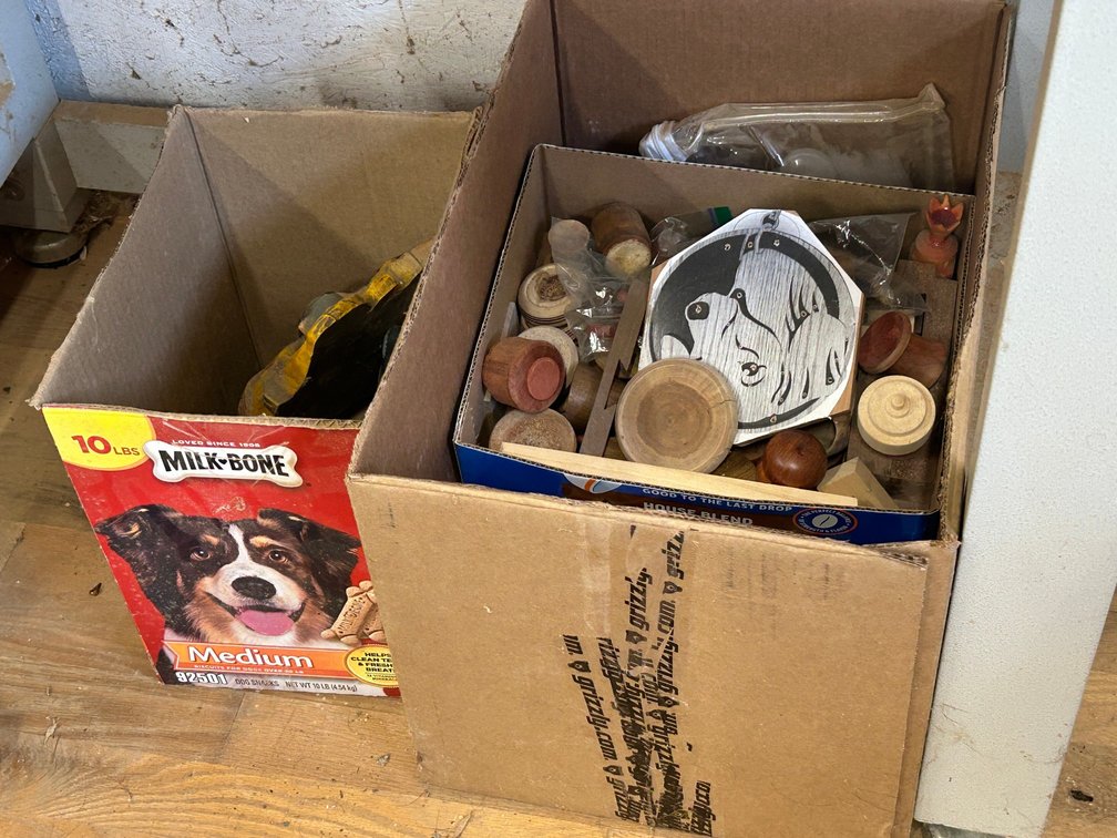 Box of scrap wood parts, box with 4 decorative ducks