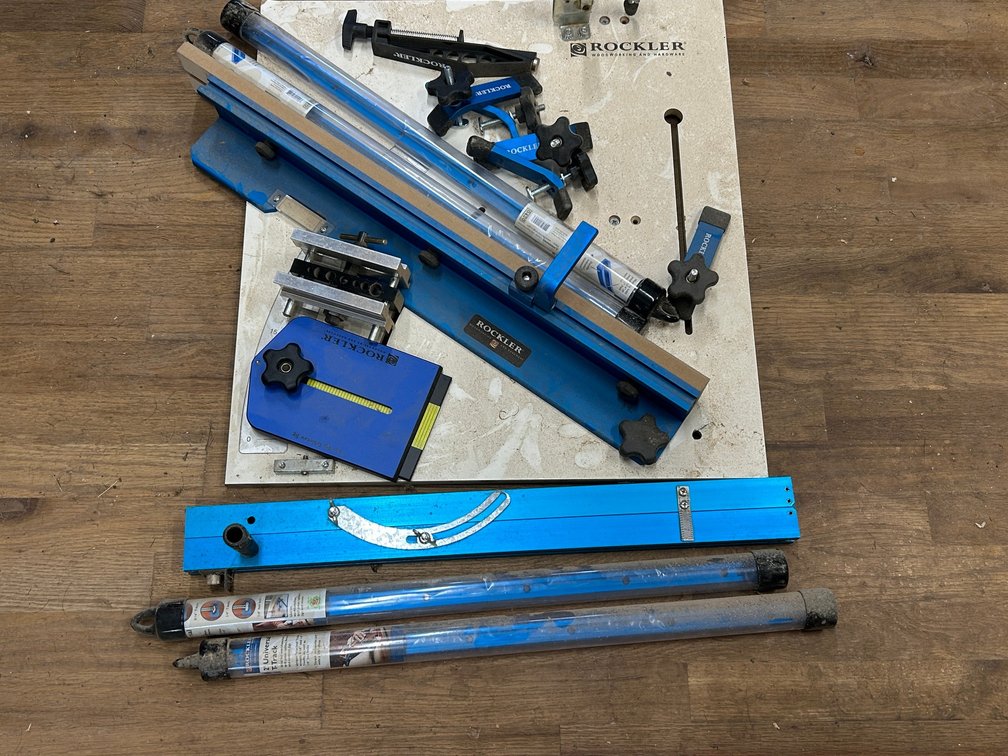 Angle cutting jig by Rockler