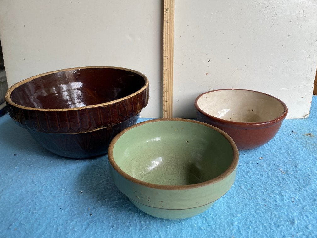 3 Stoneware mixing bowls