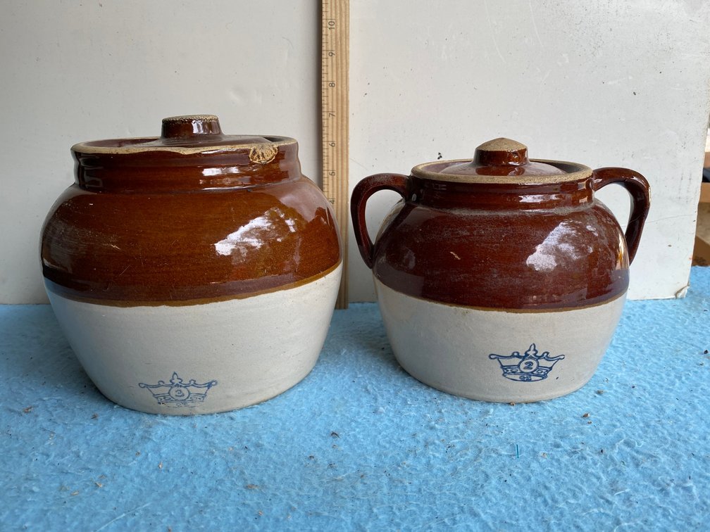 2 Stoneware pieces with lids