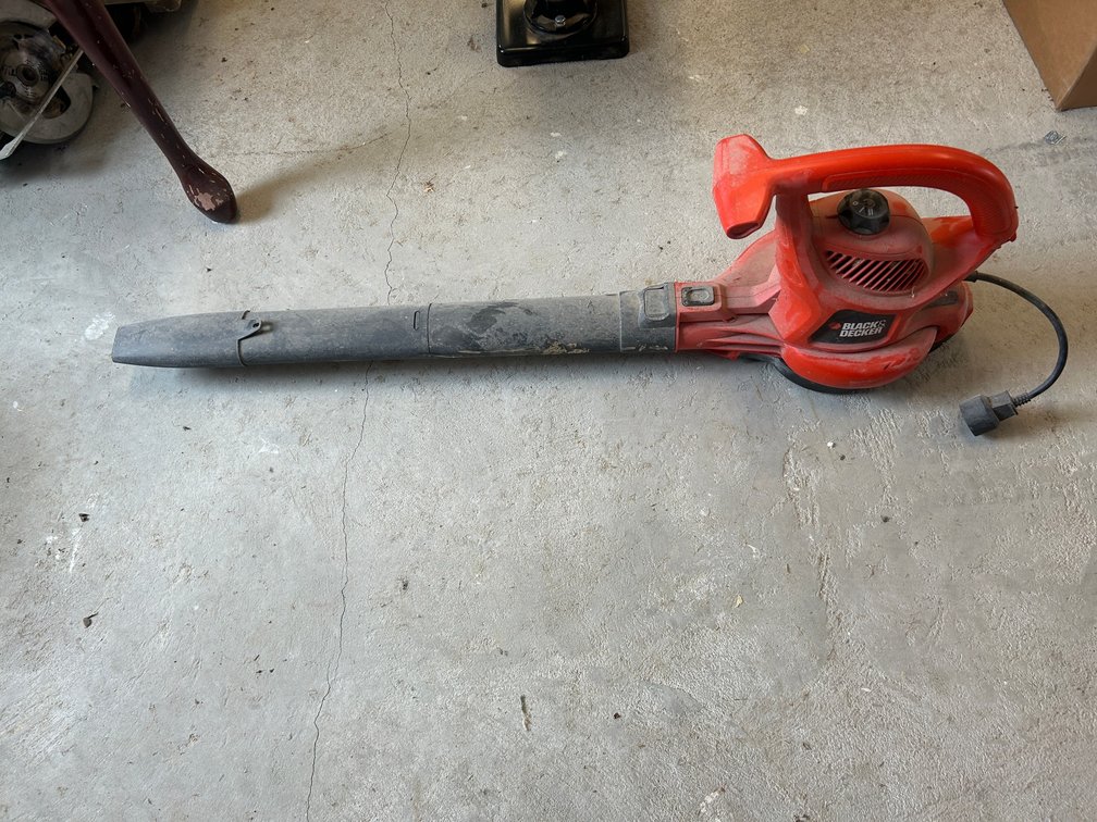 Black and Deck Electric 250 MPH Leaf Blower