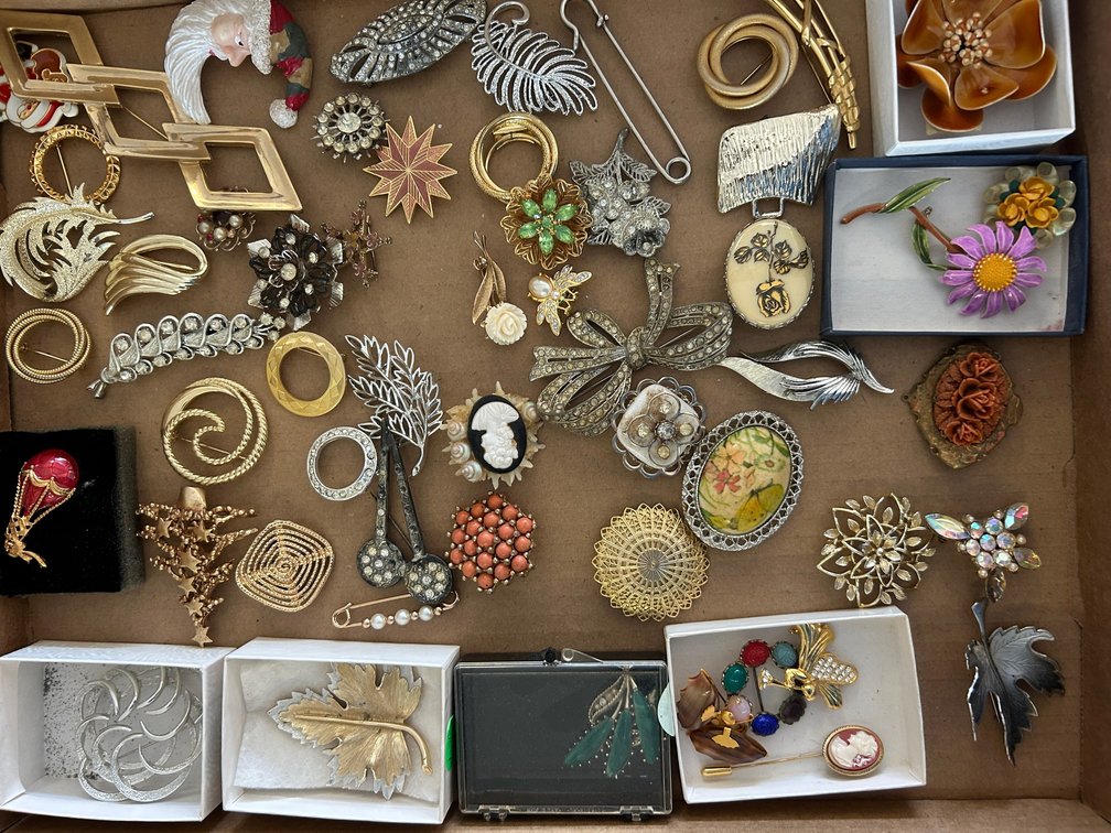 Assortment of Vintage Broaches
