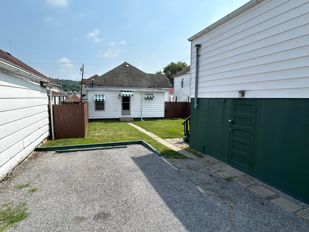 Image for Well-maintained 2 Bedroom with Garage Apartment in Clarksburg